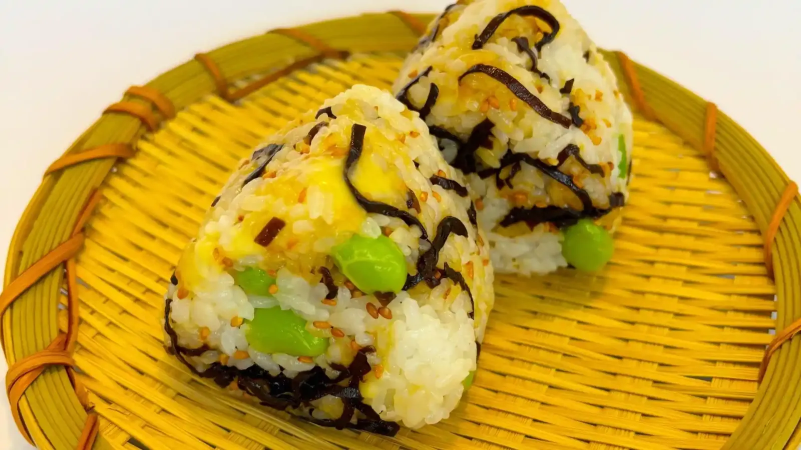 とろけるチーズと枝豆塩昆布のやみつきおにぎり