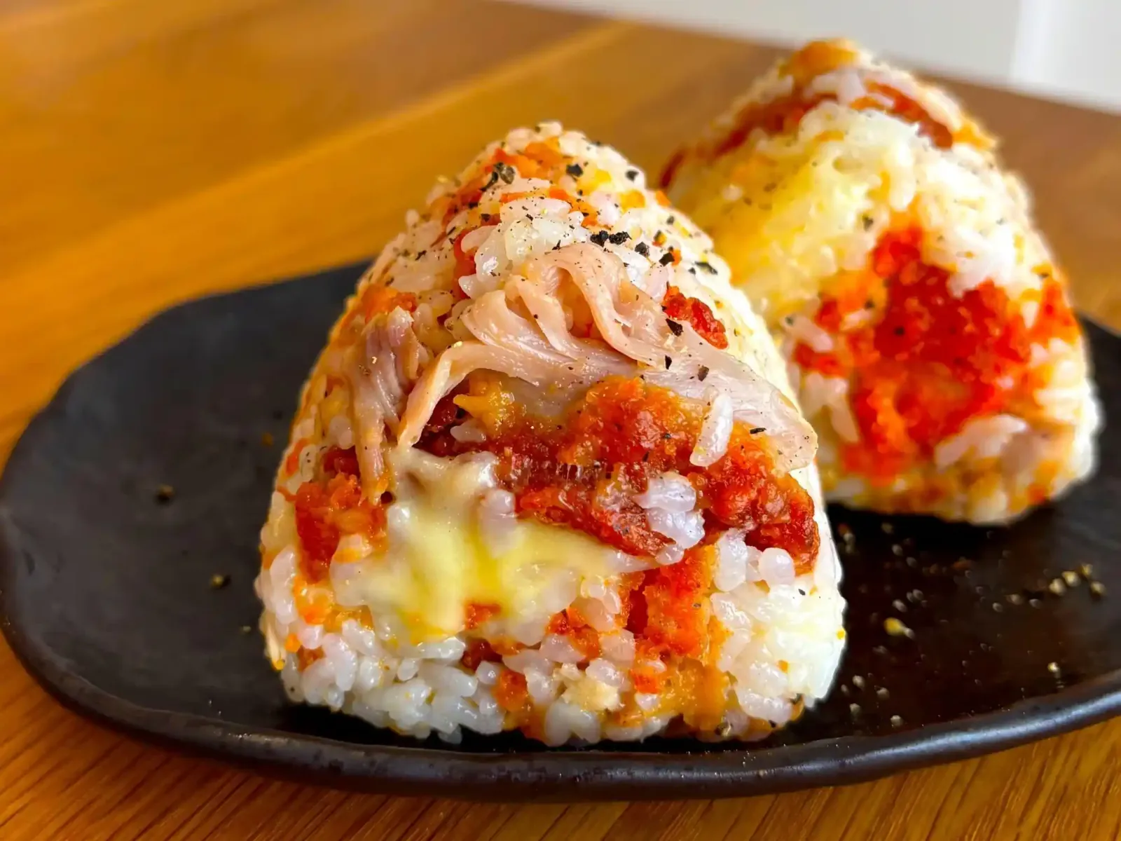 ファミチキレッドの旨辛チーズおにぎり