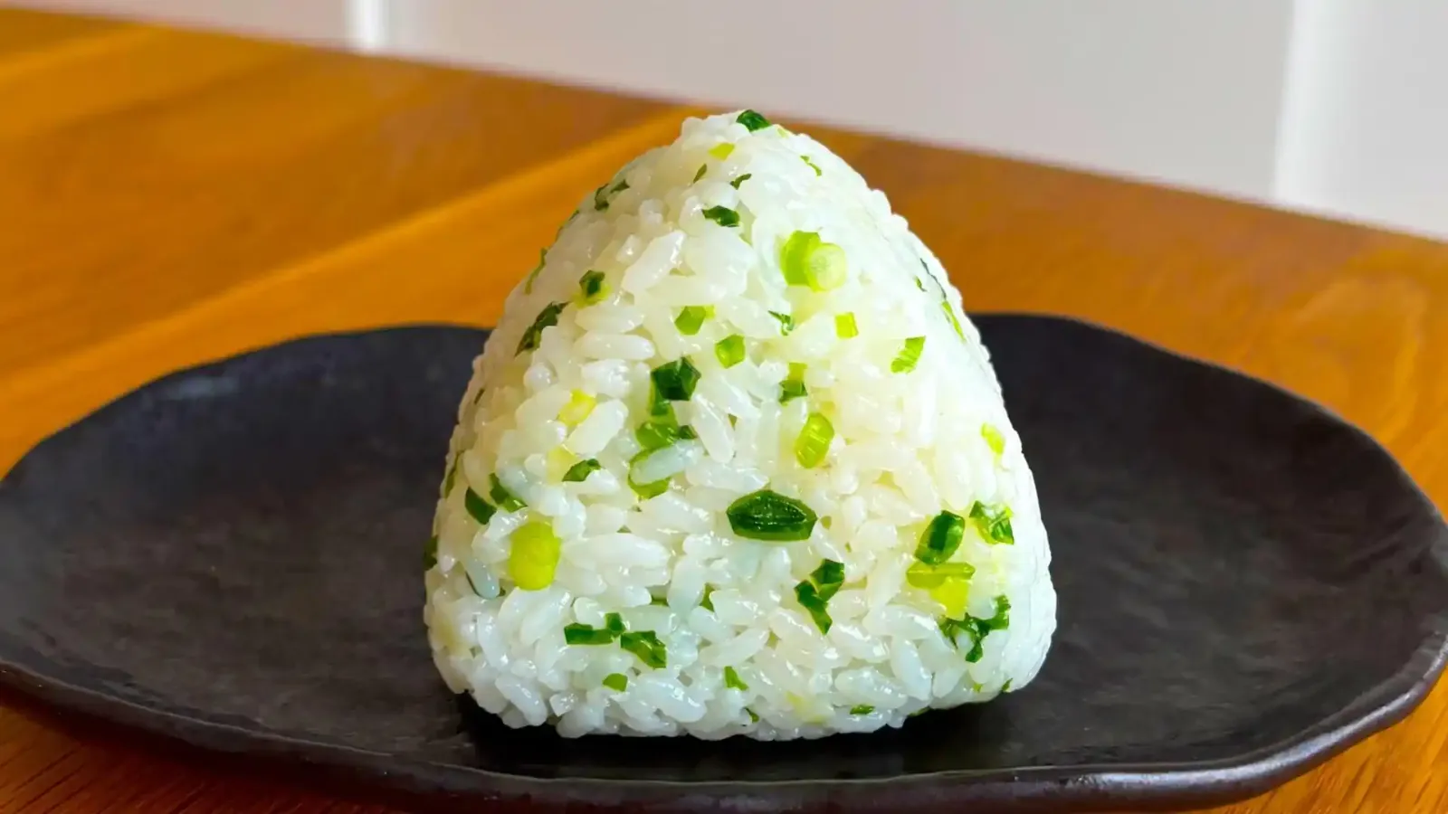 ねぎとごま油のやみつきおにぎり
